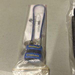 MOSSBERG CABLE GUN LOCK WITH KEYS.